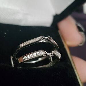 Stunning Silver Women's Ring with Sparkling Accents